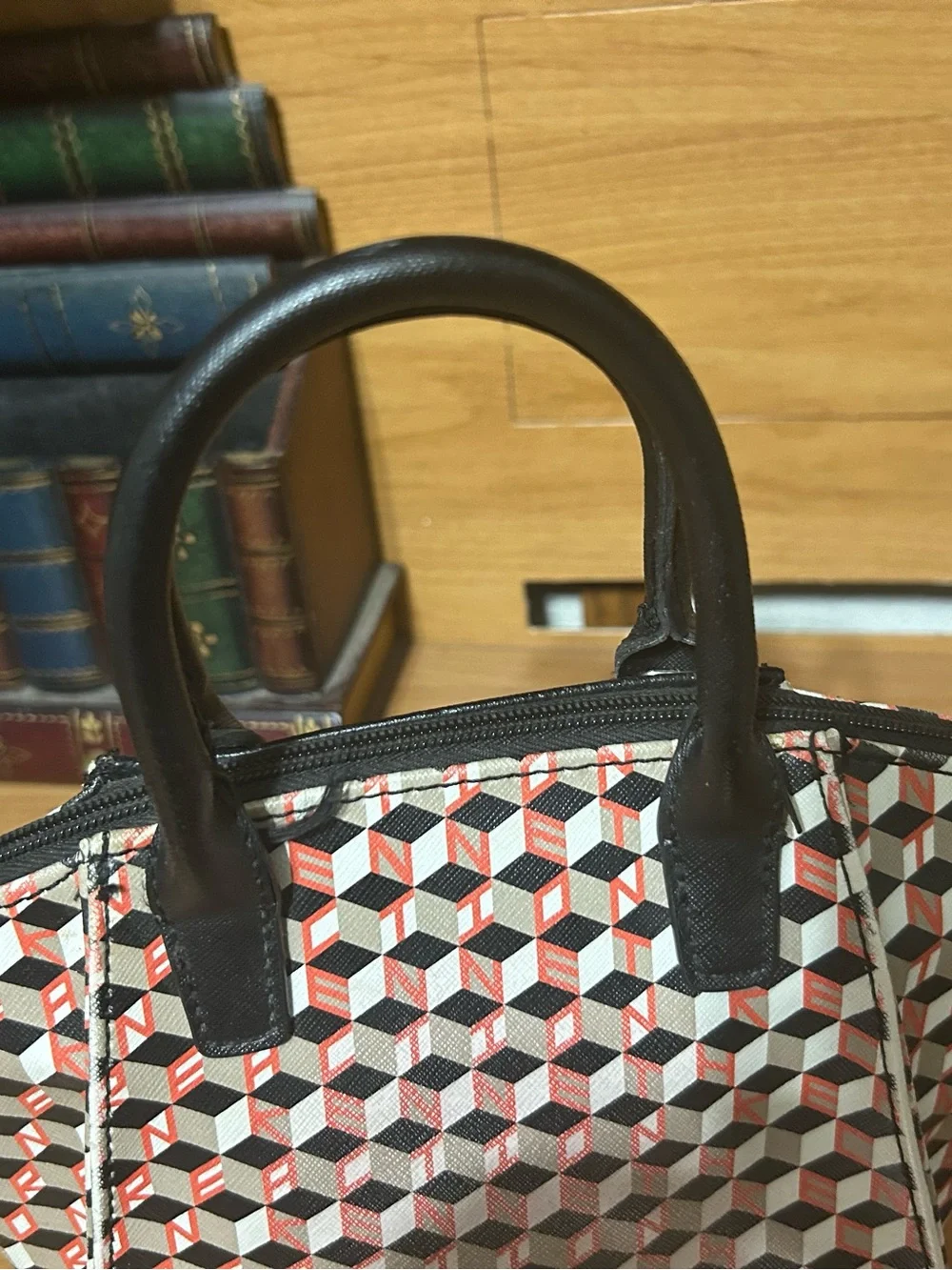 Kenneth Cole Reaction Women's Geometric Print handbag Black & orange